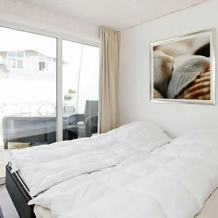 בית נופש 4 Star Holiday In
